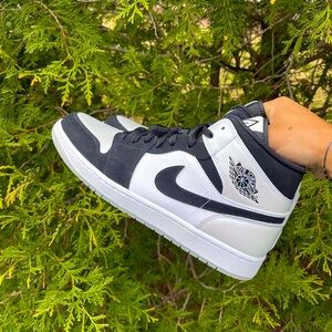 ⚫️⚪️AIR JORDAN 1 MID DIAMOND SHORTS. BRAND NEW. SZ 11. COMES WITH BOX.